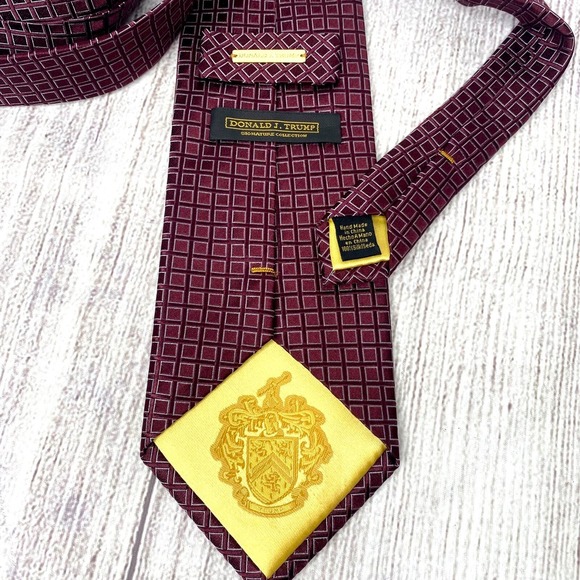 Donald J. Trump Signature Collection 100% Silk Necktie Maroon Square 4x60" - Picture 3 of 3